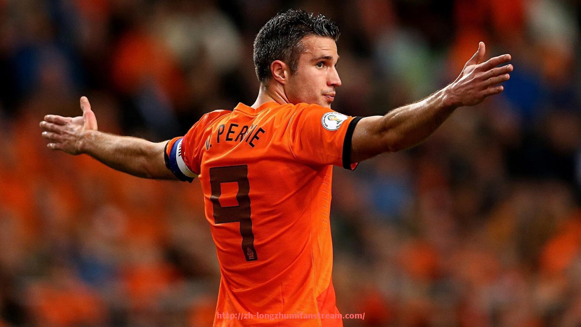 龙珠直播-男子踢坏公园健身器材事件引发公众关注